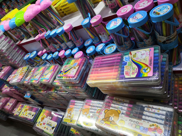 學生學習文化用品 助力知識積累與成長